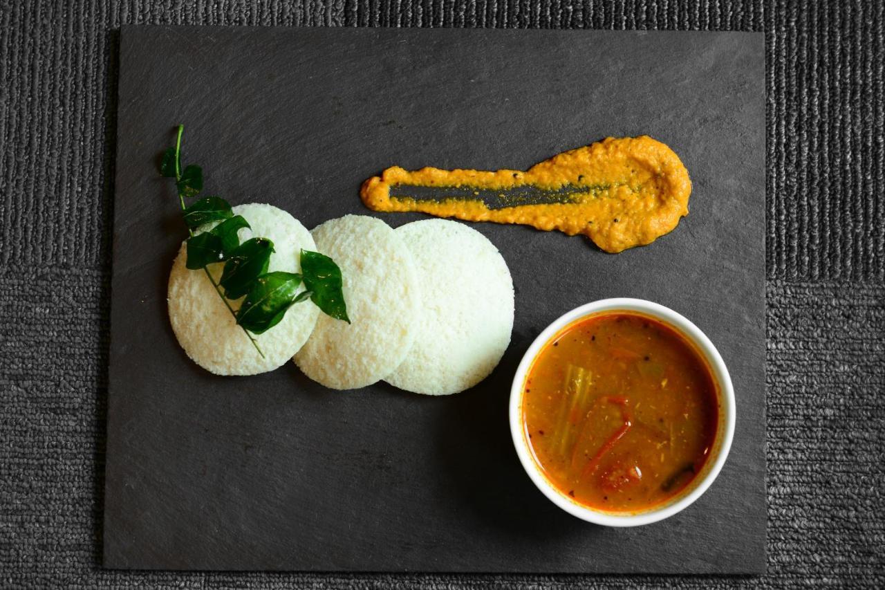 Radisson Blu Hotel Γουβαχάτι Εξωτερικό φωτογραφία Idli, sambar and chutney
