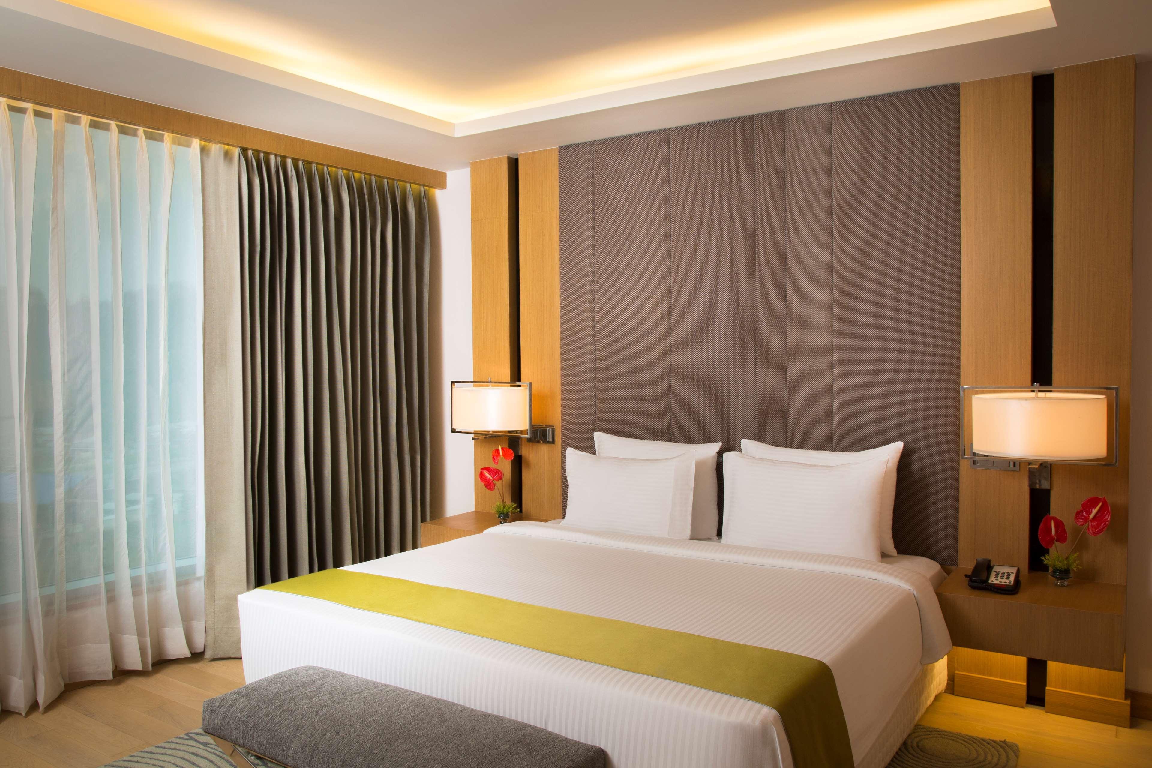 Radisson Blu Hotel Γουβαχάτι Εξωτερικό φωτογραφία A bedroom at the hotel